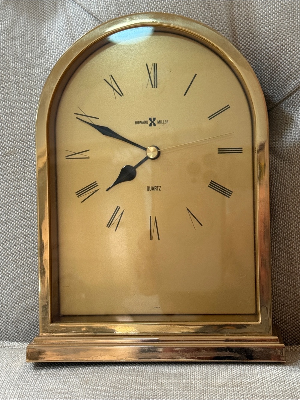 Howard Miller Gold Tone Arch Mantel Clock 🕰️ Works Keeps Time Vintage Classic